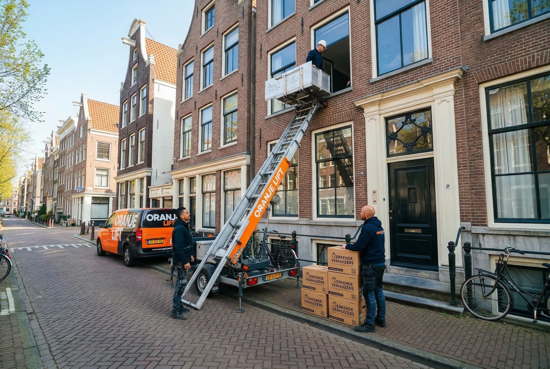 Aanhangerlift voor verhuizing in smalle straat Schiedam